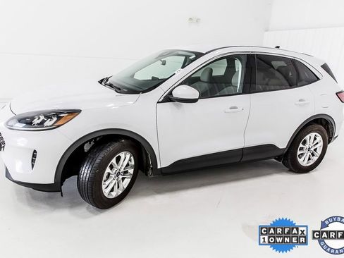 Used 2021 Ford Escape SE image 3