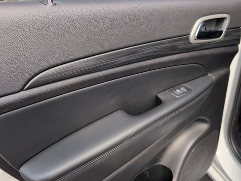 Used 2022 Jeep Grand Cherokee Laredo X RWD image 34