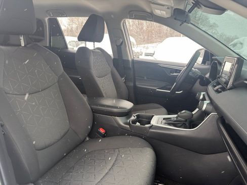 Used 2021 Toyota RAV4 XLE image 28