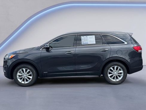 Used 2017 Kia Sorento AWD w/ LX Convenience Package image 6