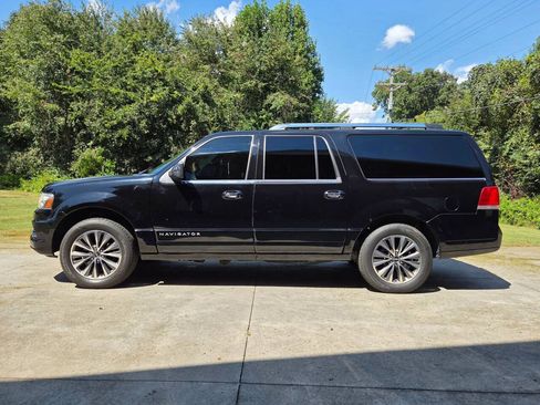 Used 2017 Lincoln Navigator L Select RWD image 9