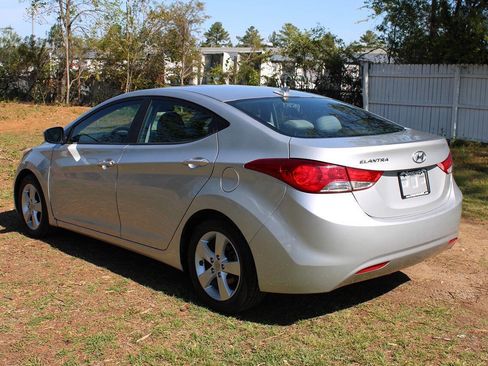 Used 2013 Hyundai Elantra GLS w/ Preferred Pkg image 9