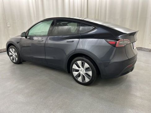 Used 2024 Tesla Model Y Long Range image 3