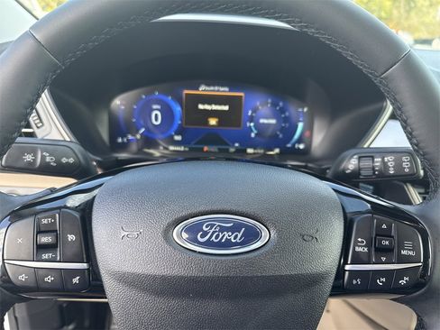 Used 2022 Ford Escape SEL w/ Technology Package image 22