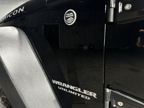 Used 2014 Jeep Wrangler Unlimited Rubicon w/ Connectivity Group AWD/4WD image 14