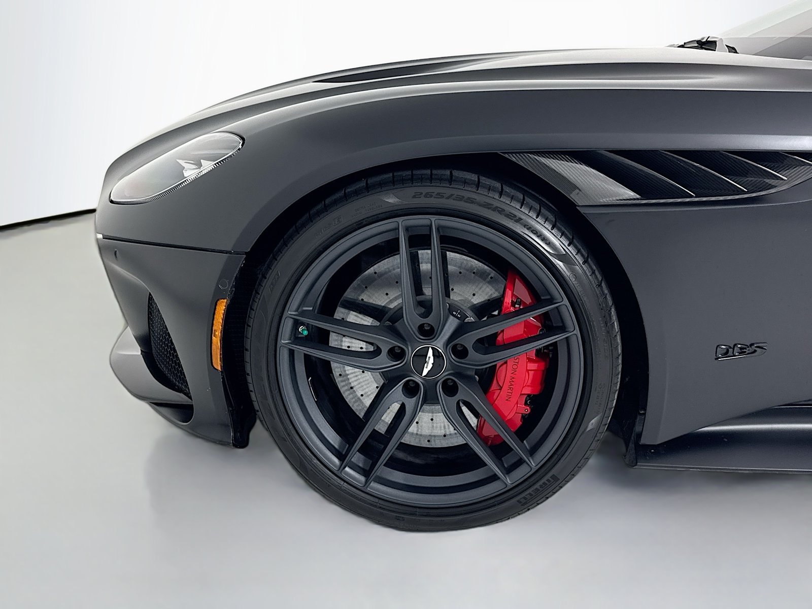 Used 2023 Aston Martin DBS Coupe RWD image 10