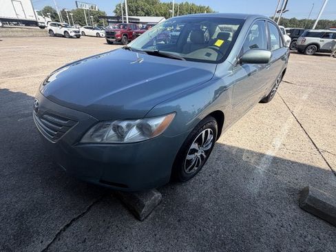 Used 2009 Toyota Camry LE FWD image 1