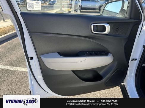 Used 2025 Hyundai Venue SEL image 14