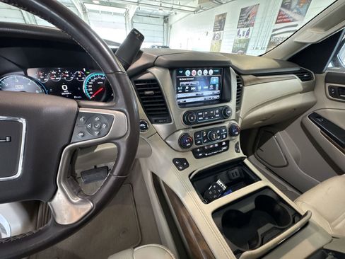 Used 2020 GMC Yukon Denali w/ Denali Ultimate Package image 11