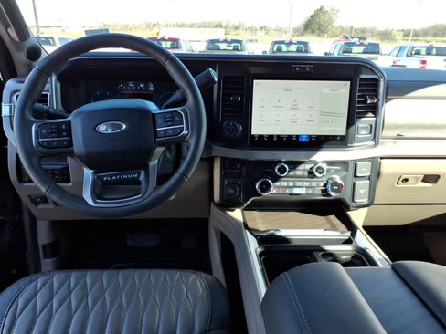 Used 2025 Ford F450 Platinum w/ Platinum Plus Package image 15