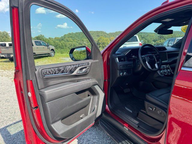 Used 2024 GMC Yukon XL Denali AWD/4WD image 14