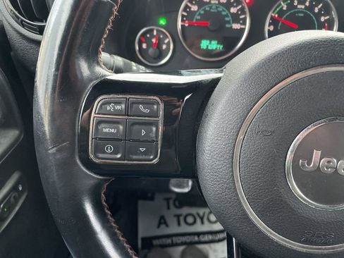 Used 2012 Jeep Wrangler Unlimited Sahara image 23