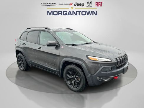 Used 2017 Jeep Cherokee Trailhawk image 3