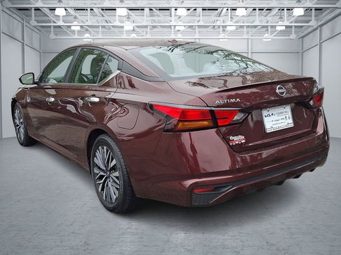 Used 2024 Nissan Altima 2.5 SV image 3