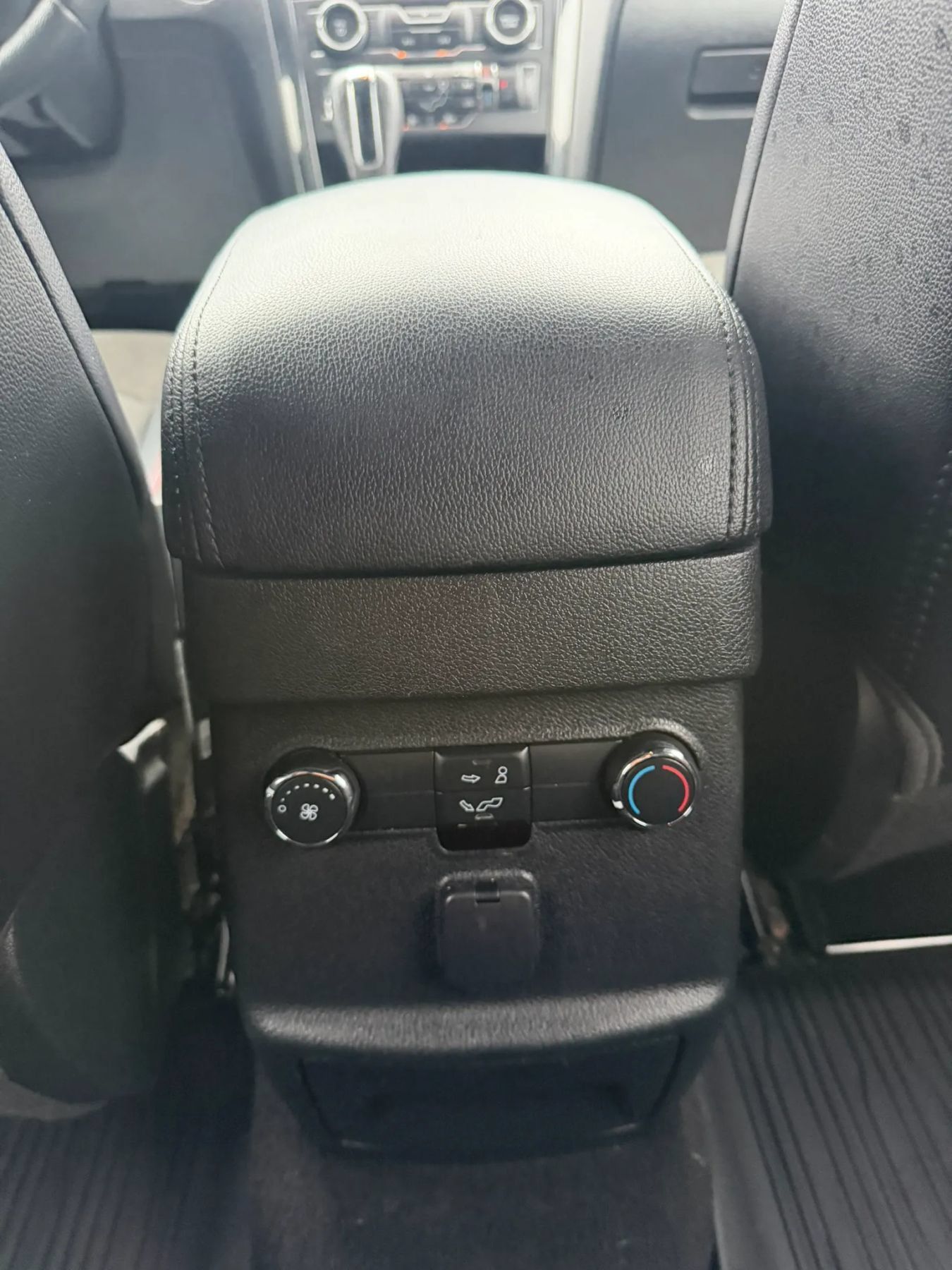 Used 2018 Ford Explorer XLT w/ Equipment Group 202A AWD/4WD image 12