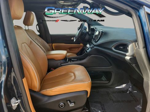 Used 2022 Chrysler Pacifica Pinnacle image 9