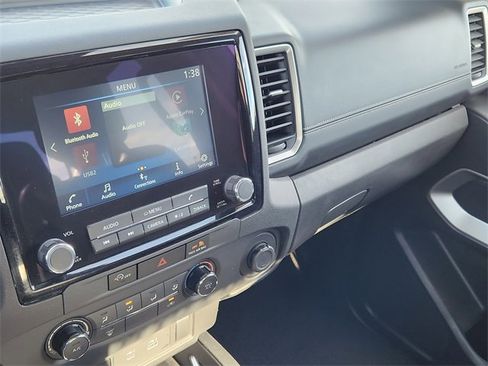 Used 2024 Nissan Frontier SV image 28