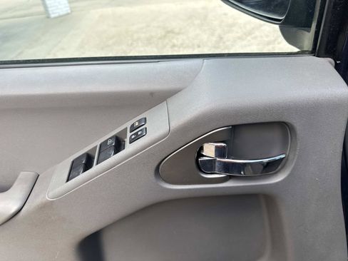 Used 2016 Nissan Frontier SV image 19