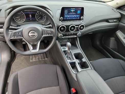 Used 2025 Nissan Sentra SV w/ Trunk Package image 8