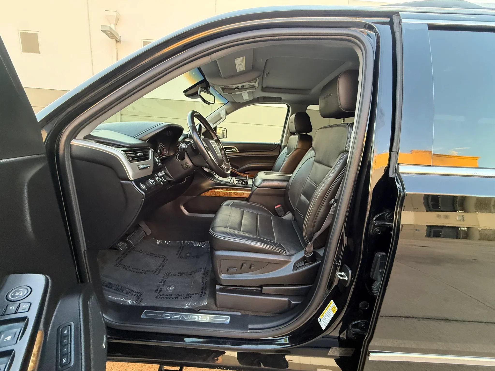 Used 2015 GMC Yukon XL Denali w/ Touring Package AWD/4WD image 14