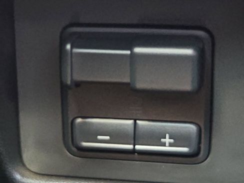 Used 2025 Chevrolet Colorado ZR2 w/ Technology Package image 22