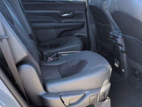 Certified 2025 Toyota Grand Highlander MAX Platinum image 32