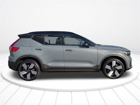 Used 2023 Volvo XC40 Recharge Ultimate image 10
