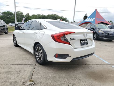 Used 2017 Honda Civic EX image 3