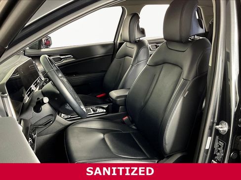 Used 2025 Kia Sportage EX FWD image 21