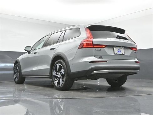 Used 2024 Volvo V60 B5 Cross Country Plus image 40