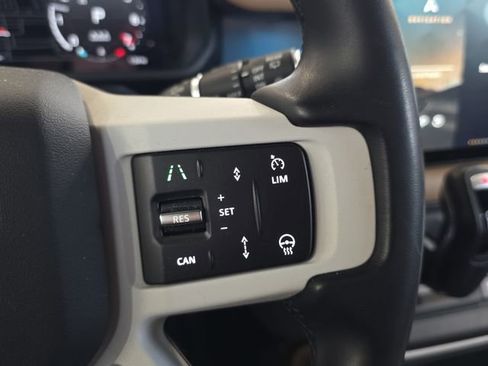 Used 2025 Land Rover Defender 110 X-Dynamic SE image 17