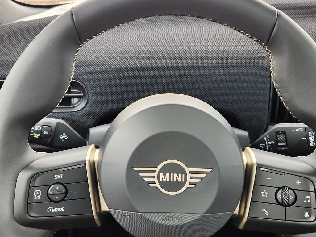 Used 2026 MINI Cooper 4-Door Hardtop FWD image 13