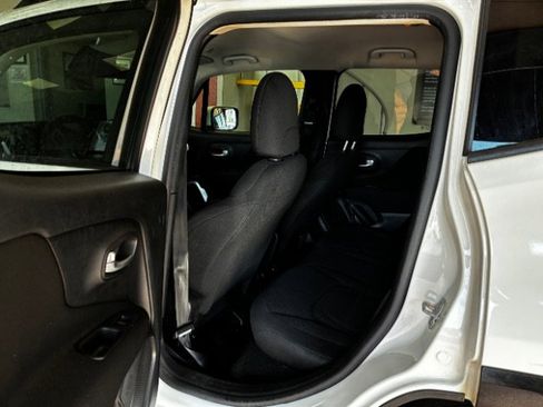 Used 2020 Jeep Renegade Latitude image 26