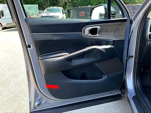 Used 2023 Kia Sorento S w/ Panoramic Sunroof Package AWD/4WD image 19