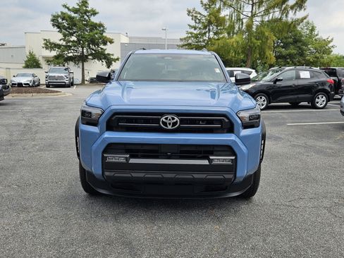 Certified 2025 Toyota 4Runner SR5 AWD/4WD image 2