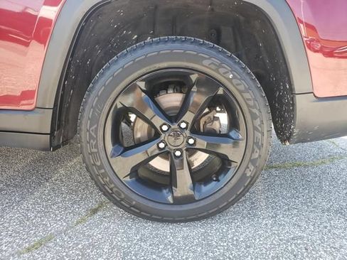 Used 2023 Jeep Grand Cherokee L Laredo AWD/4WD image 33