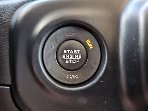 Used 2021 Jeep Wrangler Unlimited Sahara AWD/4WD image 19