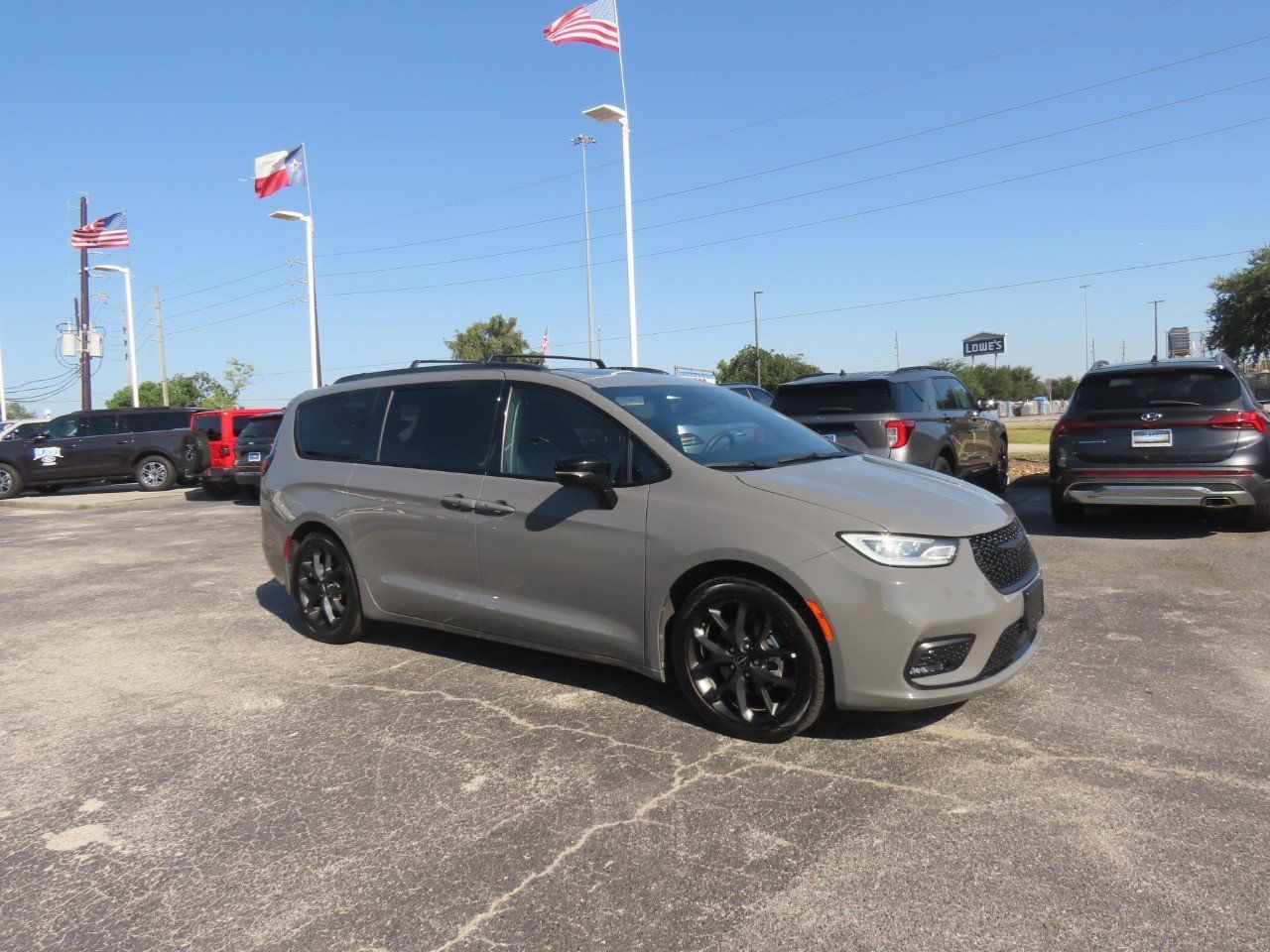 Used 2025 Chrysler Pacifica Limited FWD image 7