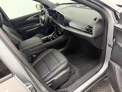 Used 2024 Chevrolet Traverse LT w/ Midnight/Sport Edition FWD image 45
