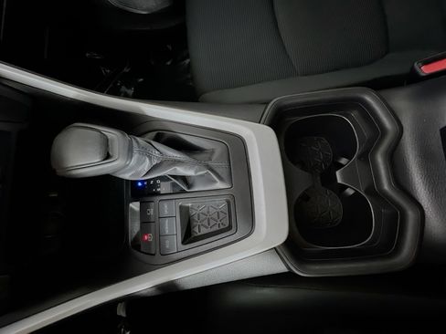 Used 2021 Toyota RAV4 LE image 24