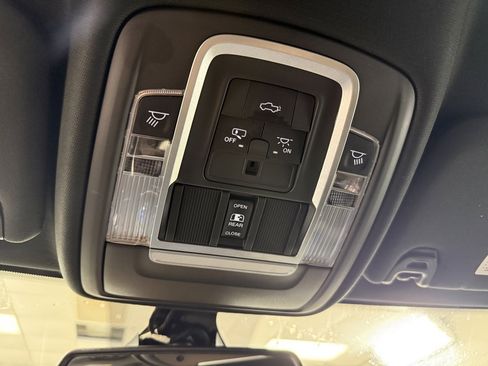 Used 2020 RAM 3500 Laramie image 18