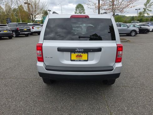 Used 2012 Jeep Patriot Sport AWD/4WD image 5