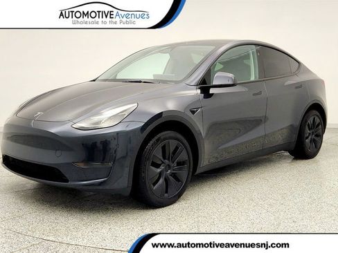 Used 2025 Tesla Model Y Long Range image 1