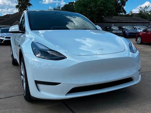 Used 2024 Tesla Model Y Long Range AWD/4WD image 3