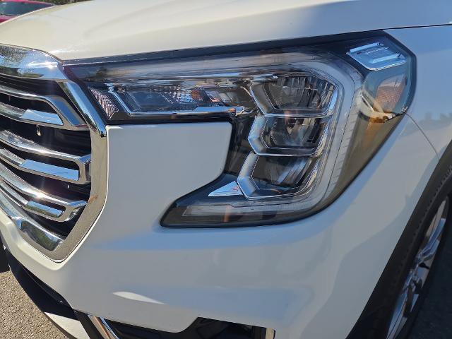 Used 2024 GMC Terrain SLT AWD/4WD image 3