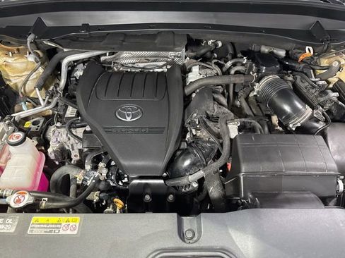 Used 2024 Toyota Grand Highlander AWD Hybrid image 10