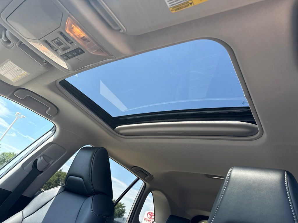 Used 2019 Toyota RAV4 XLE Premium AWD/4WD image 11