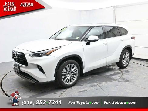 Used 2024 Toyota Highlander Platinum image 4