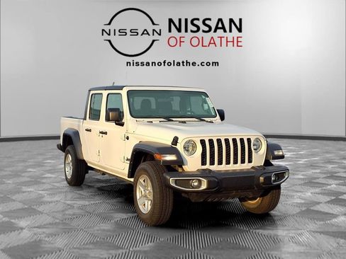 Used 2023 Jeep Gladiator Sport image 28