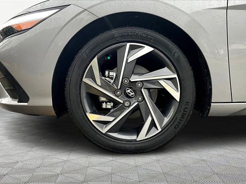 Certified 2025 Hyundai Elantra Sport image 9